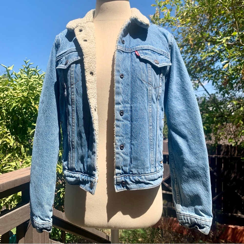 LEVI’S Classic Blue Denim Jacket with Faux Sherpa Lining size XS